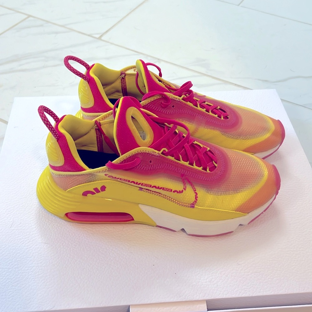 Rare! Nike air max sneakers. lightly worn pink and yellow shoes women’s 9 1/2